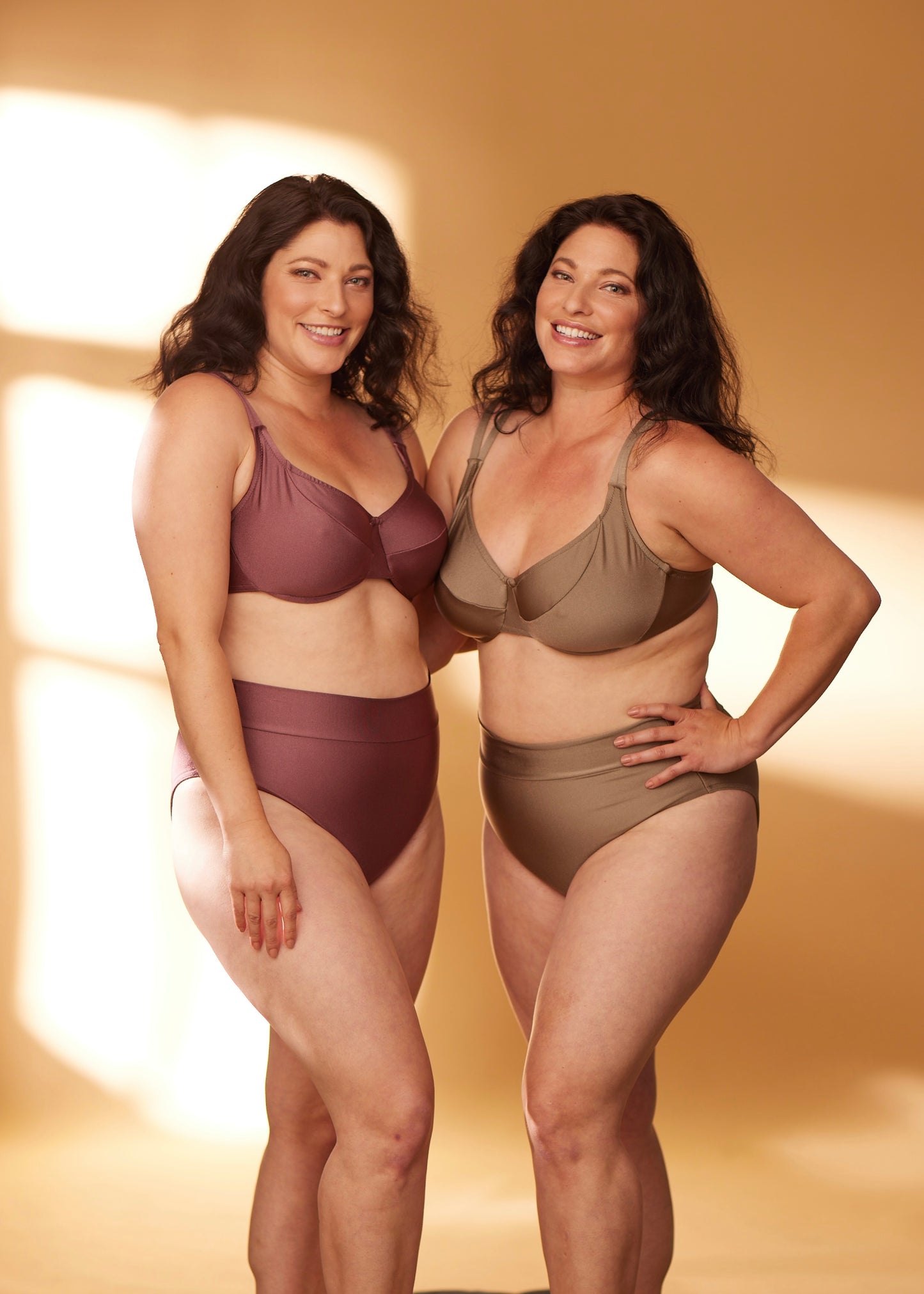 Supernatural underwire top with high cut waistband bottom